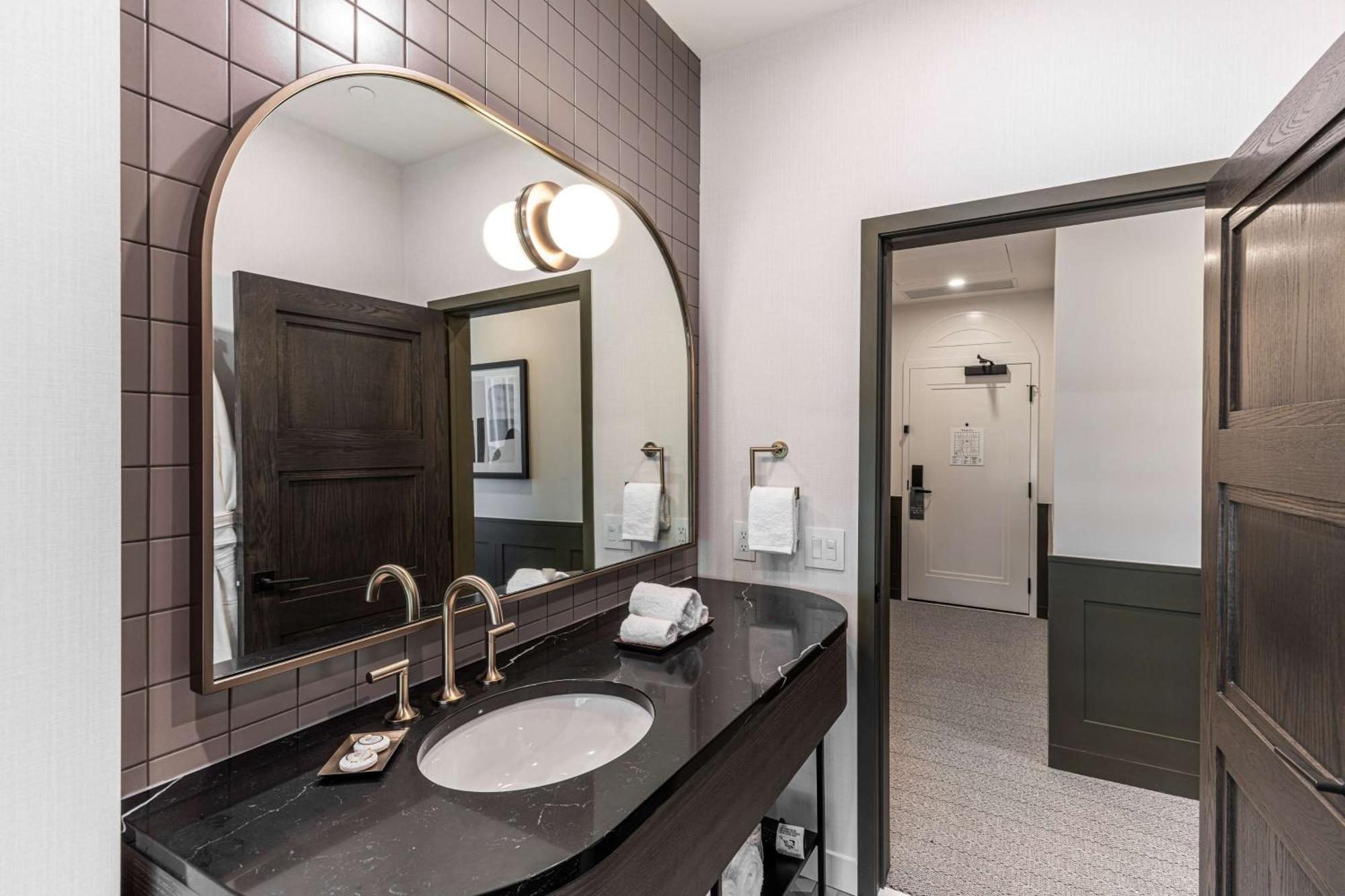 The Westley Calgary Downtown, Tapestry Collection By Hilton Otel Dış mekan fotoğraf